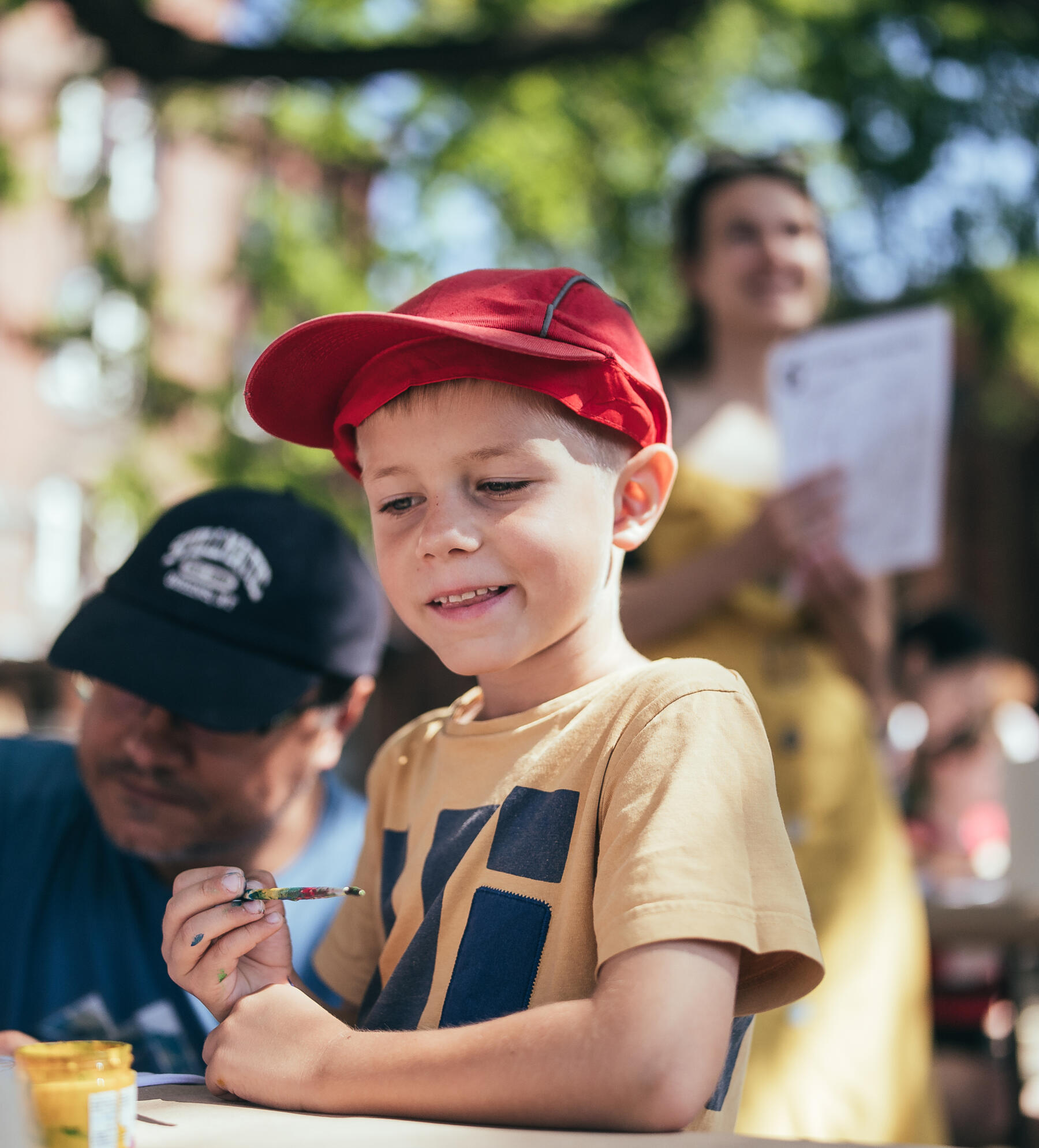 playmaker painting his t-shirt on festival day